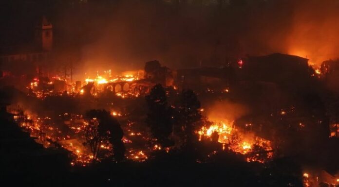 Los incendios forestales han arrasado barrios enteros de los suburbios de Los Ángeles. Las llamas aún no han sido controladas.