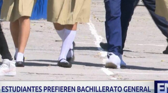 Desde hace algunos años, los estudiantes de educación media se inclinan más por estudiar un bachillerato general, que un técnico.