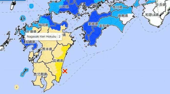 Un potente terremoto de magnitud 6.9 sacudió el suroeste de Japón. Las autoridades emitieron alerta de tsunami para dos localidades.