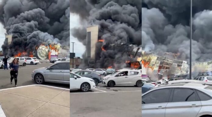 En horas del mediodía de este jueves, un voraz incendio consumió el centro de entretenimiento Air Jump Trampoline Park y un casino.