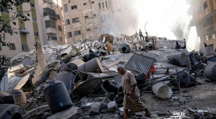 La Defensa Civil Palestina acusó a Israel de lanzar nuevos bombardeos en Gaza.