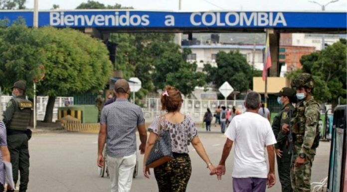 Los enfrentamientos armados entre la guerrilla registrado en Colombia, ha obligado a miles de colombianos a huir hacia la frontera.