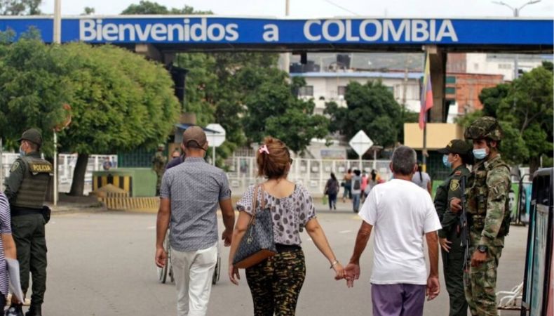 Los enfrentamientos armados entre la guerrilla registrado en Colombia, ha obligado a miles de colombianos a huir hacia la frontera.