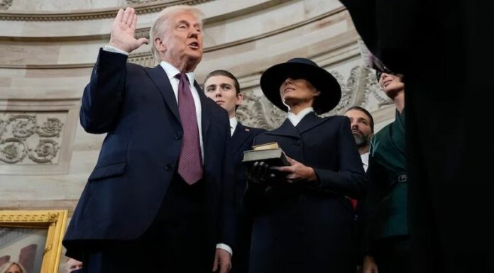 Trump juró este lunes como el presidente número 47 de Estados Unidos con la Biblia de Abraham Lincoln y que solo tres personas han usado.