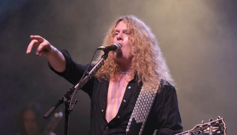 John Sykes, guitarrista de la banda Whitesnake, falleció a los 65 años tras una larga lucha contra el cáncer.