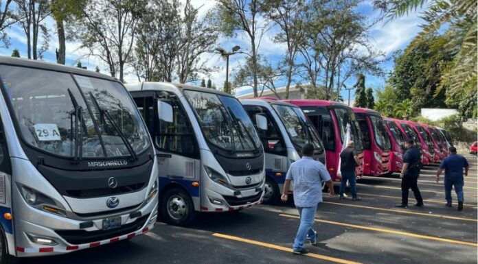 Hoy fueron presentadas las nuevas unidades del transporte colectivo de pasajeros que estarán operando en San Salvador y en el interior del país.