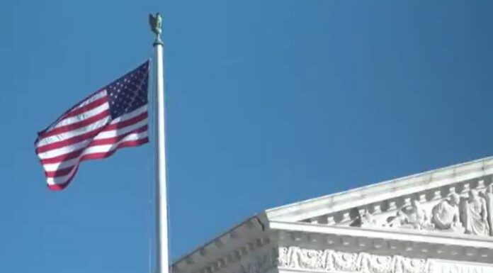 Estados de tendencia demócrata anunciaron una demanda para bloquear orden de Trump de poner fin al derecho a la ciudadanía por nacimiento.