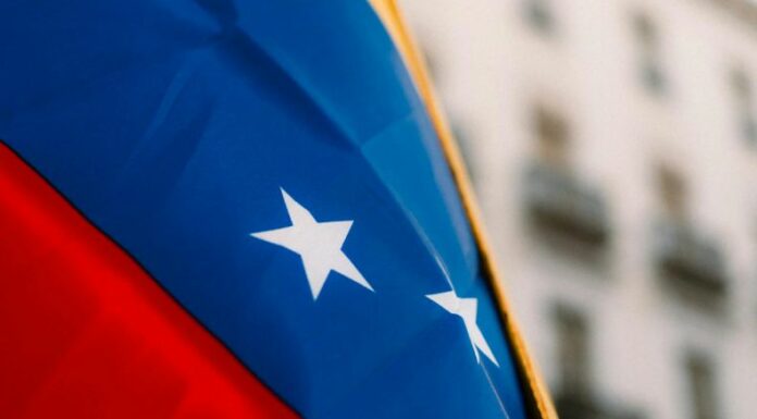 El gobierno francés, a través de la Cancillería, ordenó a la embajada de Venezuela en París “reducir su personal diplomático”.