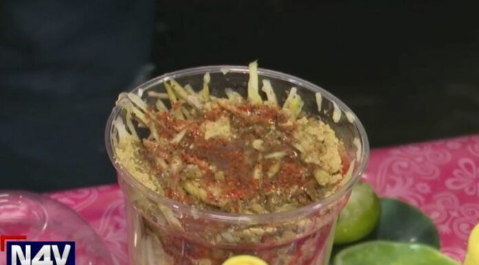 En Aguilares, San Salvador Norte, encontraron la forma de cómo hacer más extremo el sabor del mango, añadiendo un ingrediente poco usual.