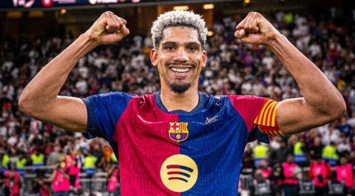 Ronald Araujo llega a un acuerdo para renovar por seis temporadas más con el equipo blaugrana.