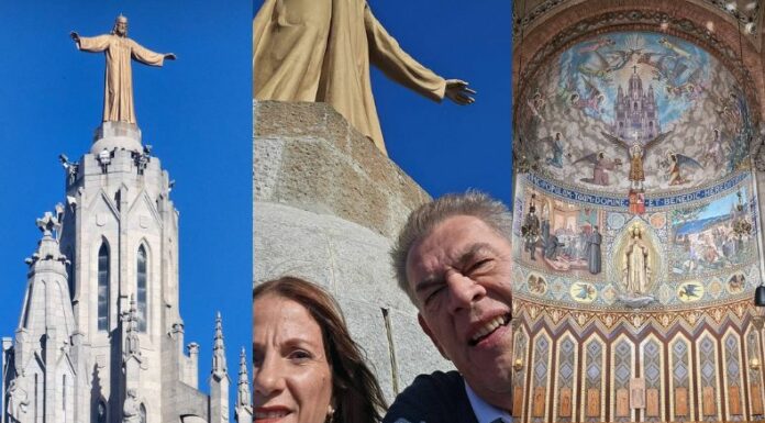 Moisés Urbina está pasándola increíble en su viaje a Barcelona, España, donde tuvo la oportunidad de conocer un emblemático templo.