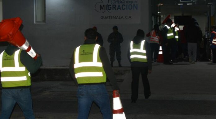 Con las redadas de migrantes en Estados Unidos, esta madrugada Guatemala recibió a 80 migrantes guatemaltecos que fueron deportados.