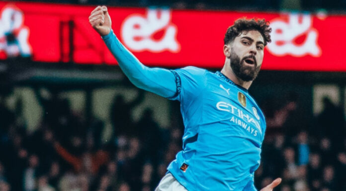 El City remontó ante el Chelsea para quedarse con la victoria y alcanzar la cuarta posición en la tabla de la Premier League.