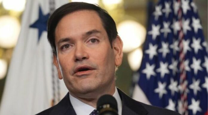 El Secretario de Estado, Marco Rubio, acusó a Gustavo Petro de actuar de forma “irresponsable” al cancelar vuelos con deportados.