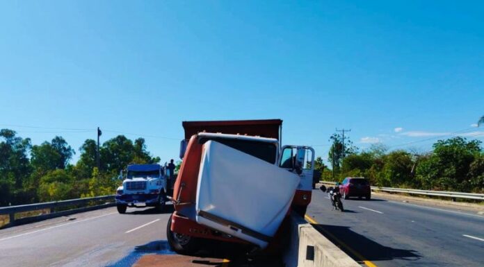 Un conductor falleció hoy en un accidente de tránsito ocurrido en el kilómetro 45 ½ de la carretera Litoral, departamento de La Paz.