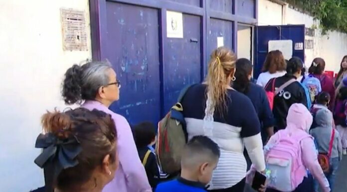 Los estudiantes de parvularia, a nivel nacional, iniciaron hoy el año escolar 2025 marcando el comienzo de un nuevo ciclo académico.