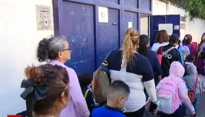 Estudiantes de parvularia y primer grado inician año escolar 2025 Los estudiantes de parvularia, a nivel nacional, iniciaron hoy el año escolar 2025 marcando el comienzo de un nuevo ciclo académico.