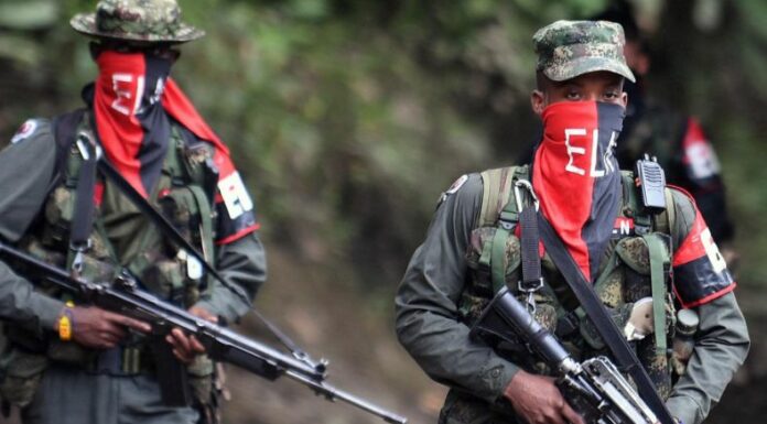 Los combates entre guerrillas en la frontera de Colombia con Venezuela suman ya más de una decena de fallecidos.