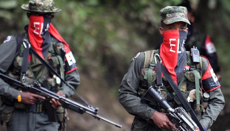 Los combates entre guerrillas en la frontera de Colombia con Venezuela suman ya más de una decena de fallecidos.