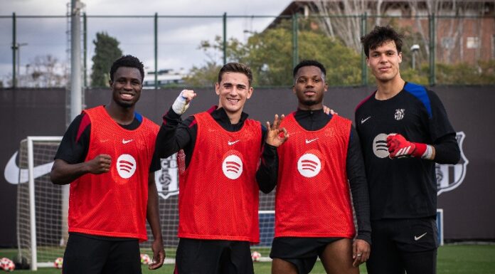 Barcelona visita al siempre complicado Sevilla FC con el objetivo de recortar distancias en la lucha por el liderato del campeonato español.