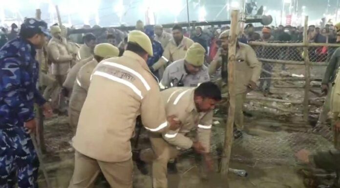 Alrededor de 15 personas perdieron la vida en India, tras una estampida que ocurrió durante un evento religioso masivo.