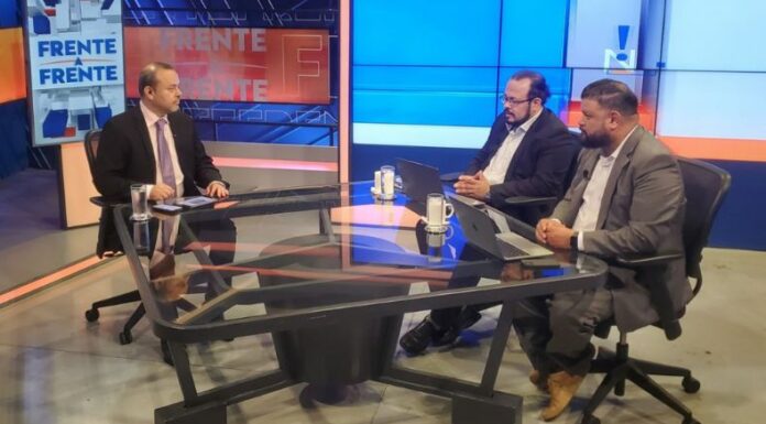 Encuesta UES revela aprobación, aunque refleja descenso, respecto a la que hicieron en 2023, donde calificaron al presidente Bukele con 9.1.