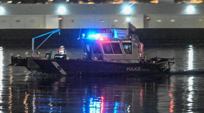 Hasta las 6.45 de la mañana, las autoridades confirmaban el rescate de al menos 30 víctimas del accidente aéreo ocurrido anoche en Washington.