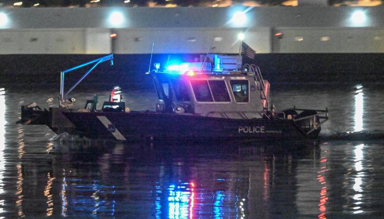 Hasta las 6.45 de la mañana, las autoridades confirmaban el rescate de al menos 30 víctimas del accidente aéreo ocurrido anoche en Washington.