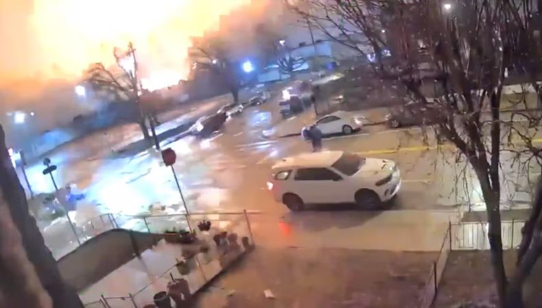 Según los primeros reportes, el avión se estrelló cerca de Cottman Avenue y Roosevelt Boulevard, poco después de las 6 p.m. de este viernes.