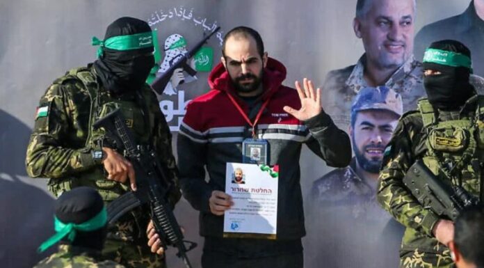 Como parte de la tregua en Gaza, este sábado se realizó un intercambio de tres rehenes israelíes entre ellos Yarden Bibas, padre de los niños Ariel y Kfir, de origen argentino.