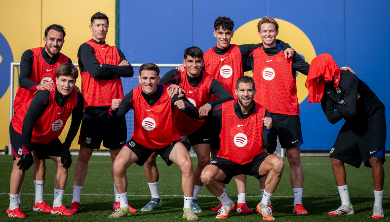 Barcelona recibe al Alavés con la gran oportunidad de meterse de nuevo en la pelea del título del campeonato español.