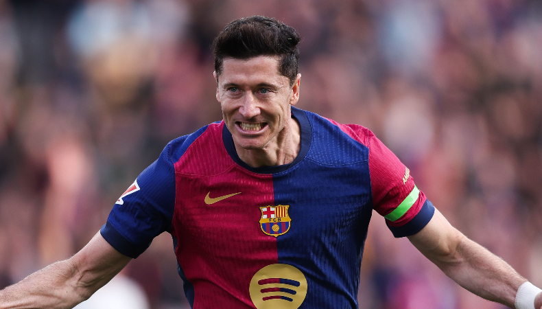 Barcelona se impuso por la mínima al Alavés gracias al gol de Lewandowski y quedó a cuatro puntos del Real Madrid.