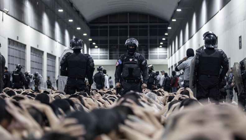 Presidente Bukele ofrece que El Salvador reciba a criminales convictos, incluidos ciudadanos estadounidenses, en el CECOT.