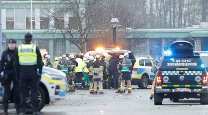 El atacante asesinó al menos diez personas y varias resultaron heridas luego que les disparara en un centro educativo para adultos.
