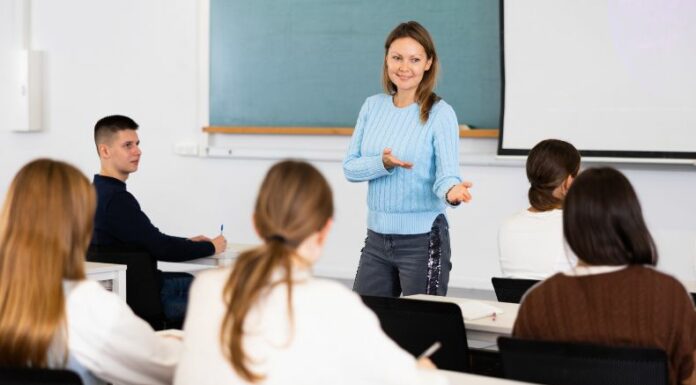 Invertir en programas de formación continua es clave para quienes buscan ingresar al mercado laboral.