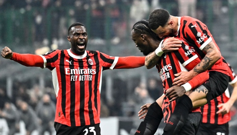 Milan se impuso al equipo de la capital italiana para avanzar a la antesala de la final en el torneo copero.