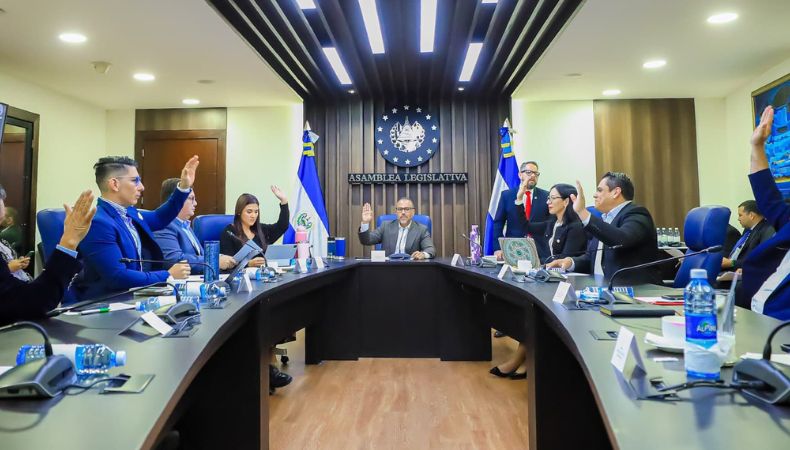 La Comisión Política de Asamblea emitió dictamen favorable a la iniciativa de Ley Anticorrupción, enviada por el presidente Nayib Bukele.