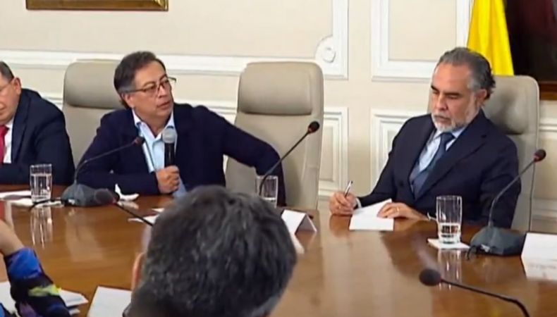 Al menos dos altos funcionarios del Gobierno de Colombia renunciaron luego de una insólita reunión entre el presidente Gustavo Petro.