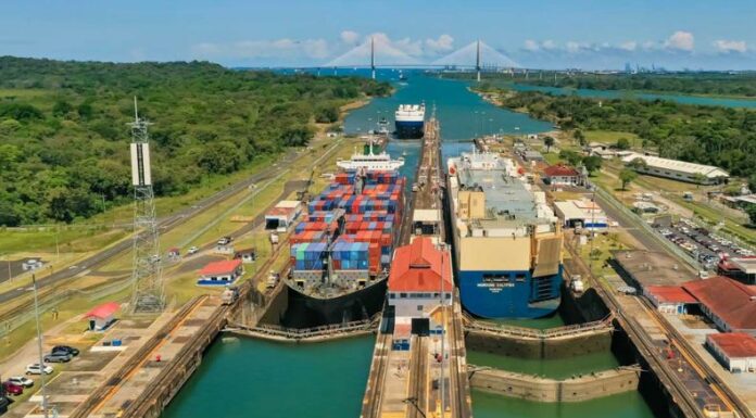 El gobierno de Estados Unidos aseguró que sus navíos no deberán pagar para transitar por el canal de Panamá, una afirmación desmentida por la autoridad gestora de esta infraestructura.