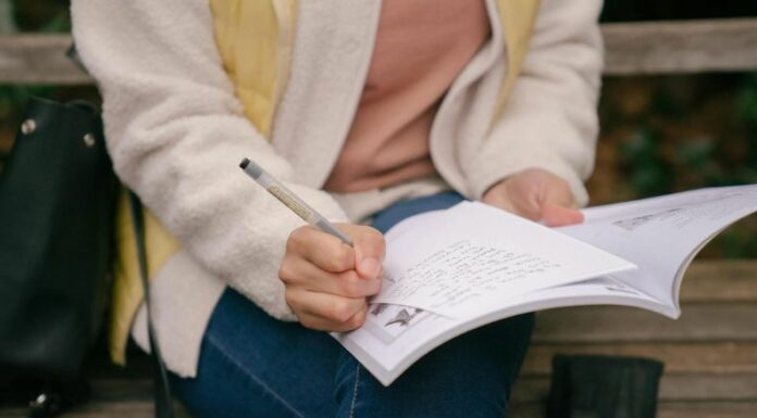 El analfabetismo sigue siendo un reto en El Salvador ya que afecta a un porcentaje considerable de la población salvadoreña.