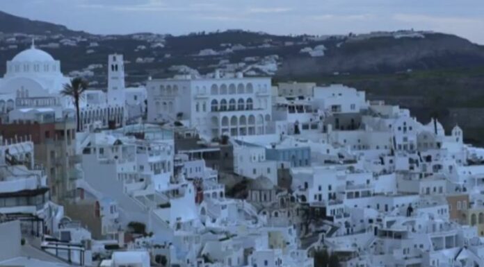 Una nueva ola de sismos sacudió la isla griega de Santorini en las últimas horas, incluido uno de magnitud superior a 5.