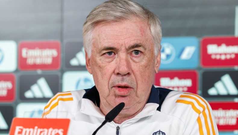 Ancelotti en conferencia de prensa evitó hablar del arbitraje luego del polémico penal a favor del Atlético en el derbi de este sábado.