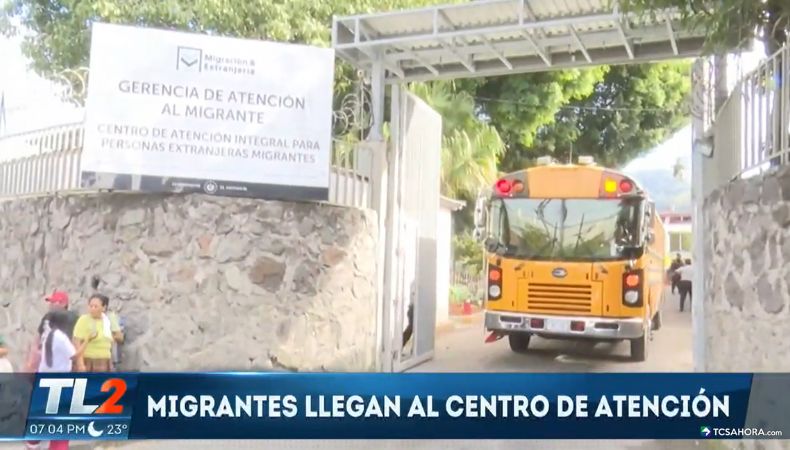 Decenas de salvadoreños continúan llegando al país luego de ser deportados desde Estados Unidos.