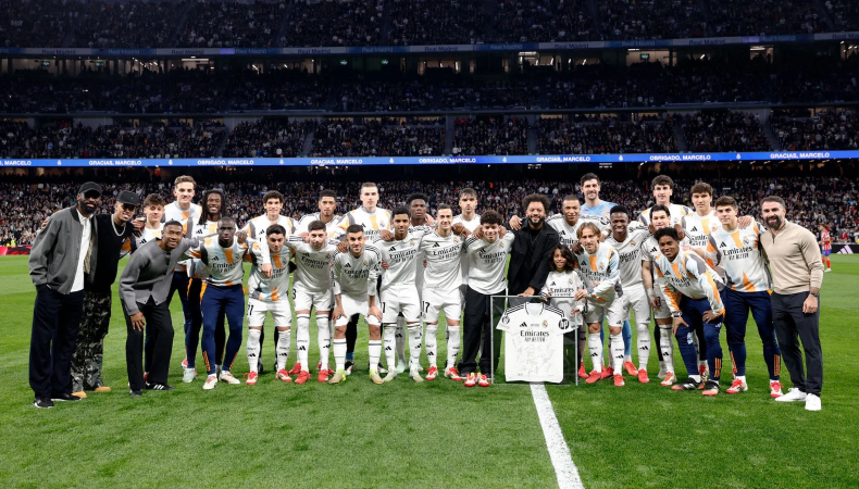 Marcelo anunció su retiro como futbolista profesional el jueves y previo al derbi de Madrid fue homenajeado por el club blanco.