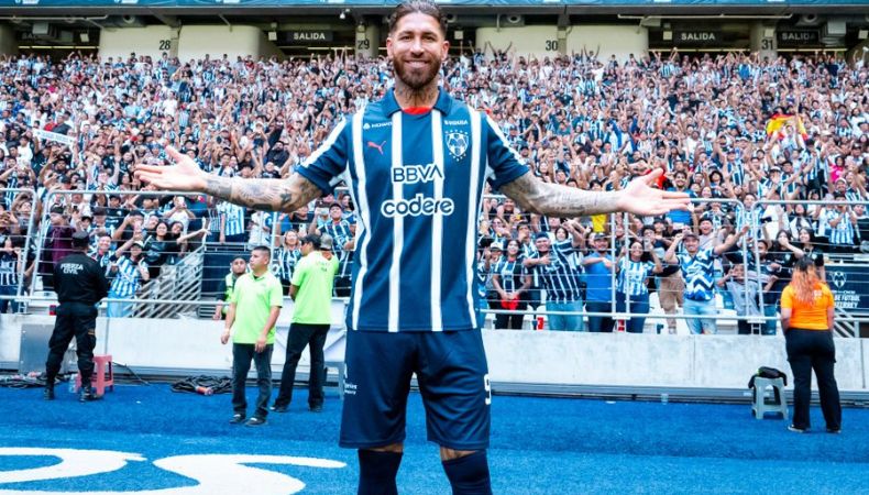 El futbolista español, Sergio Ramos, fue presentado el domingo como refuerzo del Monterrey del fútbol mexicano.