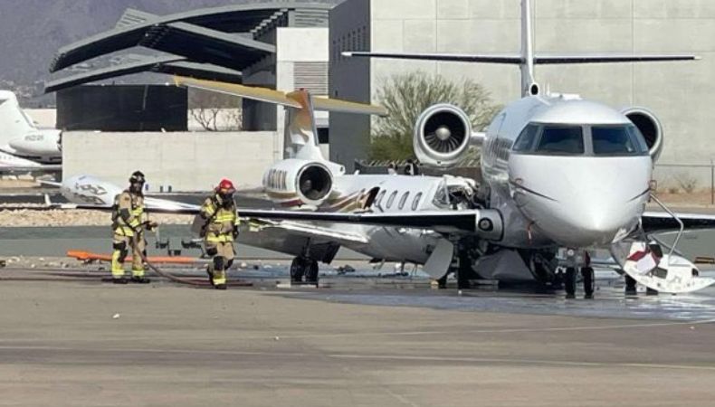 Un avión se estrelló esta tarde contra un jet estacionado en el aeropuerto Scottsdale, Arizona, Estados Unidos.