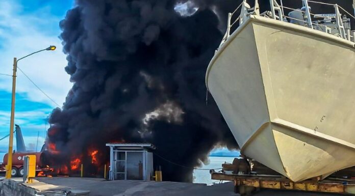 De última hora, incendio registrado en las instalaciones de la base naval de la Marina Nacional, en La Unión.
