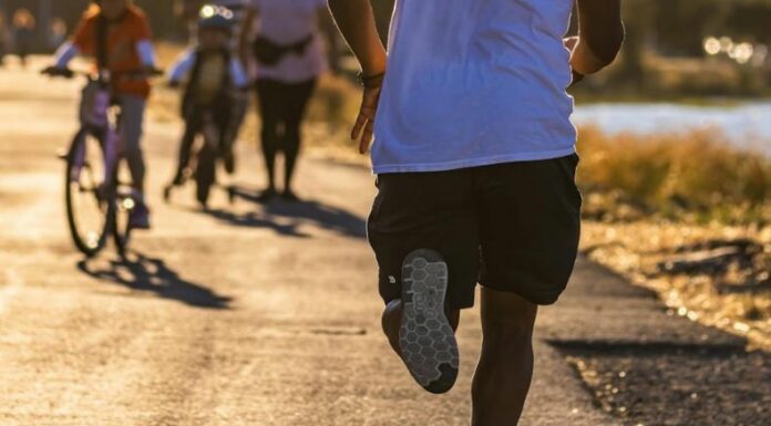 Al momento de realizar ejercicio y correr en horas nocturnas, es preciso tomar algunas recomendaciones para prevenir accidentes.