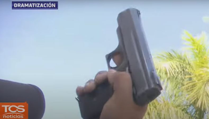 Disparar al aire es una práctica peligrosa que puede tener consecuencias mortales y legales severas en El Salvador.