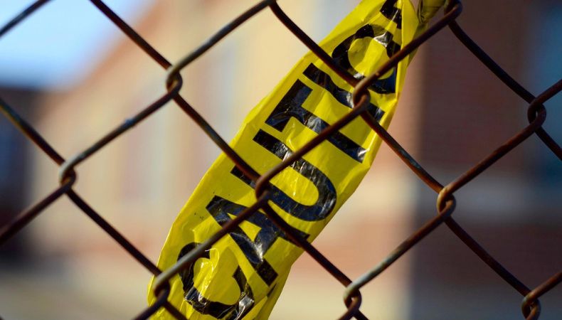 La Policía Nacional Civil (PNC) informó que una persona falleció esta tarde en una cantina ubicada en San Salvador Centro.